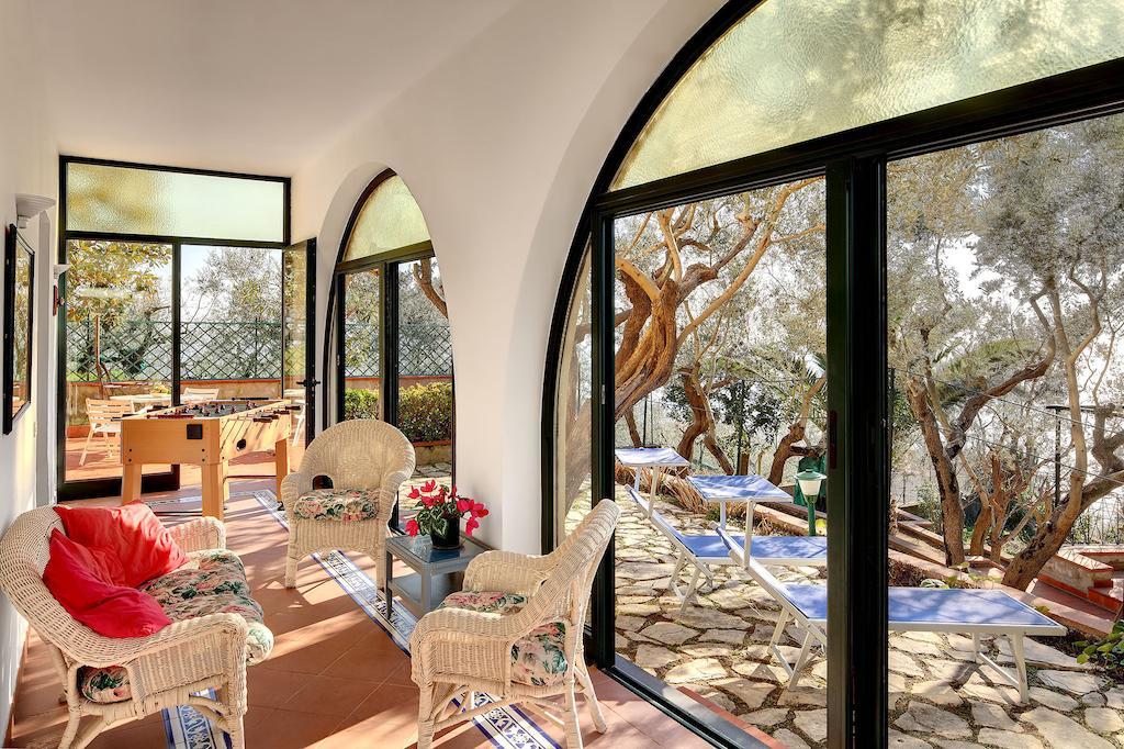 Villa Alfonsina ماسّا لوبْرينسِ الغرفة الصورة